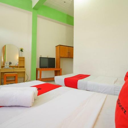 Hotel RedDoorz @ Tuktuk Danau Toba Zewnętrze zdjęcie