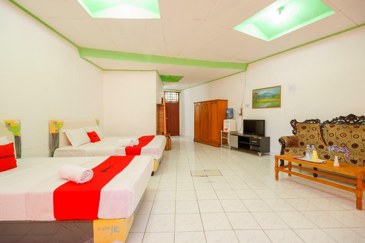 Hotel RedDoorz @ Tuktuk Danau Toba Zewnętrze zdjęcie