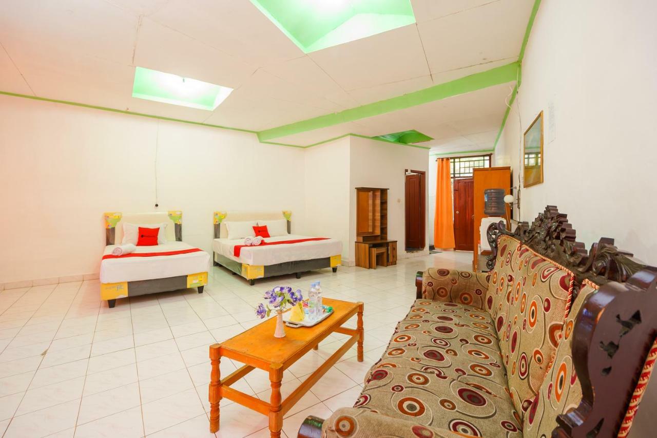 Hotel RedDoorz @ Tuktuk Danau Toba Zewnętrze zdjęcie