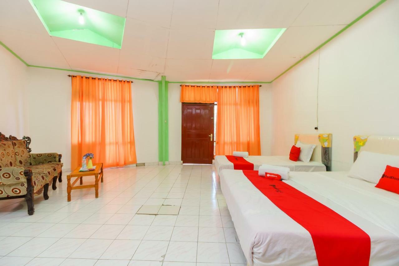 Hotel RedDoorz @ Tuktuk Danau Toba Zewnętrze zdjęcie