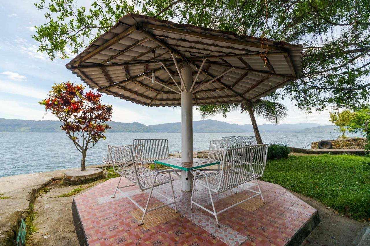 Hotel RedDoorz @ Tuktuk Danau Toba Zewnętrze zdjęcie