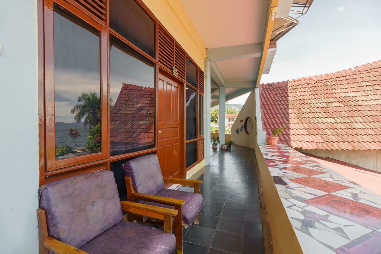 Hotel RedDoorz @ Tuktuk Danau Toba Zewnętrze zdjęcie