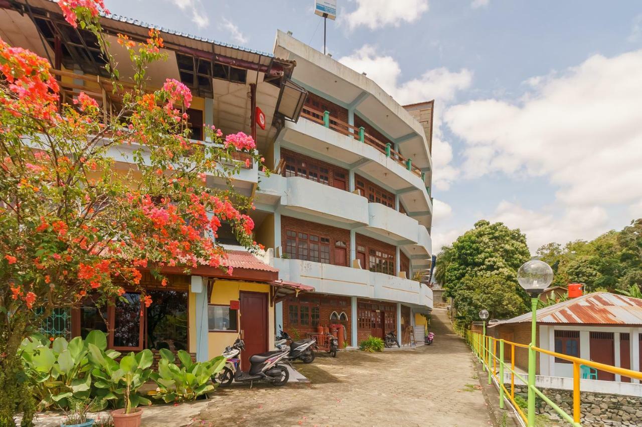 Hotel RedDoorz @ Tuktuk Danau Toba Zewnętrze zdjęcie