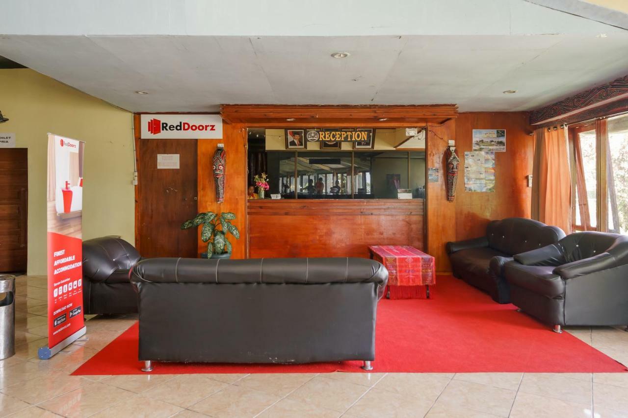 Hotel RedDoorz @ Tuktuk Danau Toba Zewnętrze zdjęcie