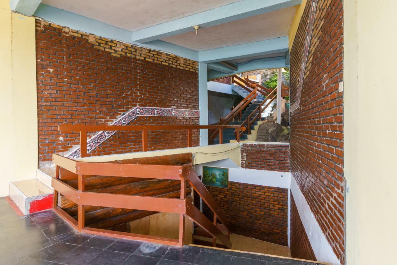 Hotel RedDoorz @ Tuktuk Danau Toba Zewnętrze zdjęcie